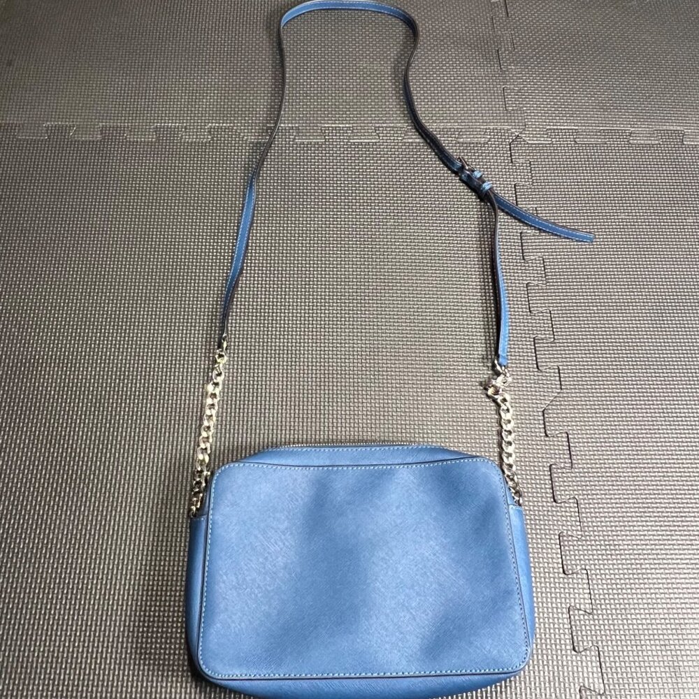 Michael Kors Blue Chevron Crossbody Bag With Chain Strap & Spacious Interior - Picture 3 of 4
